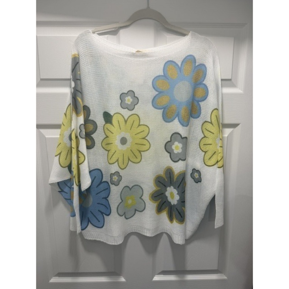 L106 Loowie White Daisy Round Neck Knit Printed Sweater One Size